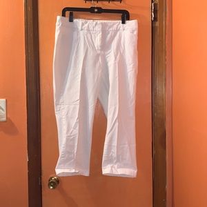 CHAUS WHITE CAPRIS w/ front pockets Size12